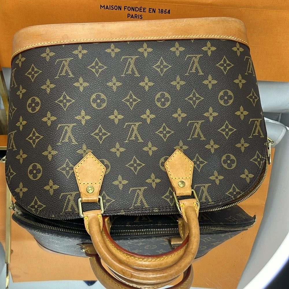 LOUIS VUITTON Louis Vuitton Alma Bag - Picture 5 of 13